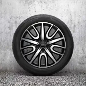 Roată completă de iarnă - JCW Black Thrill Spoke 529 (bright turned) cu anvelopa Bridgestone Blizzak LM-001 RFT - 225/50R18 95H - Mini Countryman F60 Vezi acum